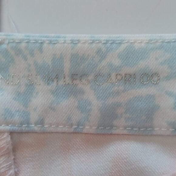 Chicos Girlfriend Slim Leg Capri Pants Size 00/XS Pastel Tie Dye Perfect Stretch - Picture 7 of 10